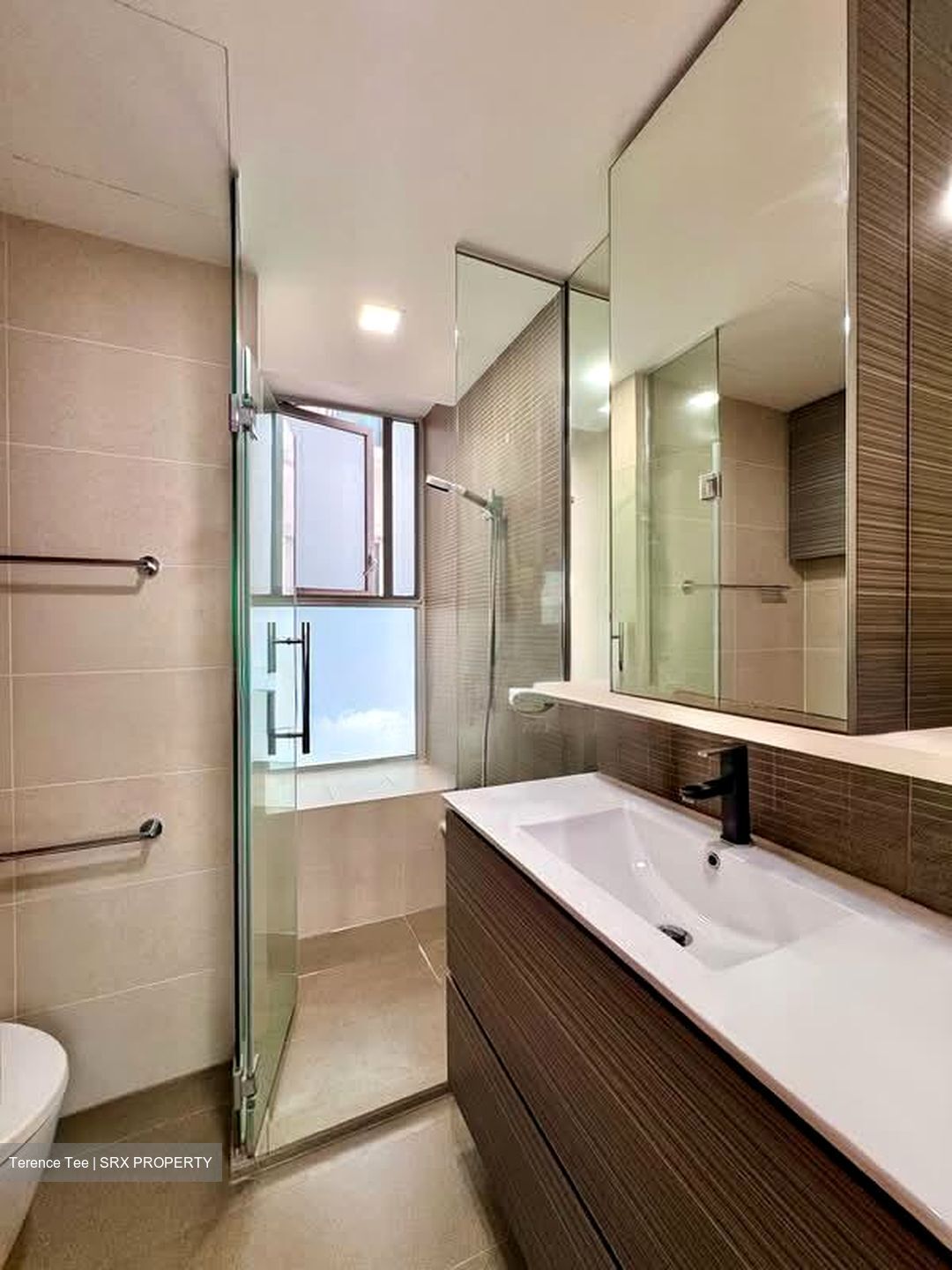 The Esta (D15), Condominium #577801141
